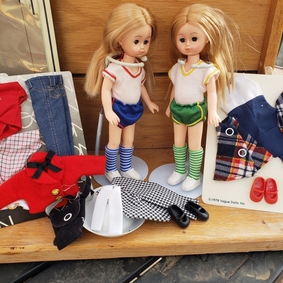 Outfits 1980 VogueTHE WORLD‎ OF GINNY DOLL SPECIAL GIFT SET WITH OUTFITS 1980 - Picture 1 of 13